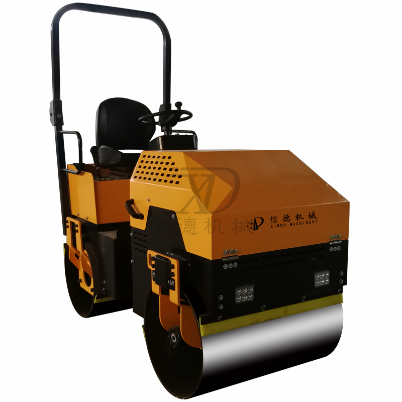 1.5型雙驅壓路機.jpg
